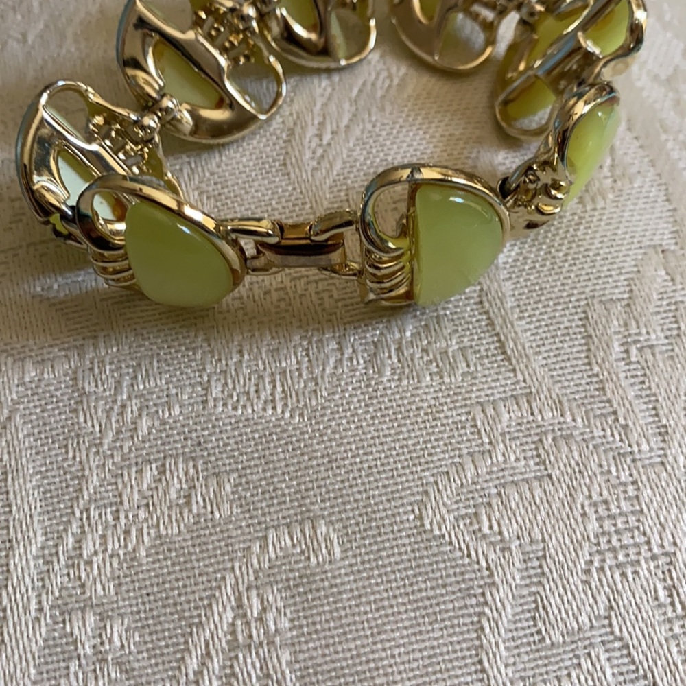 Costume jewelry green bracelet - Picture 2 of 4